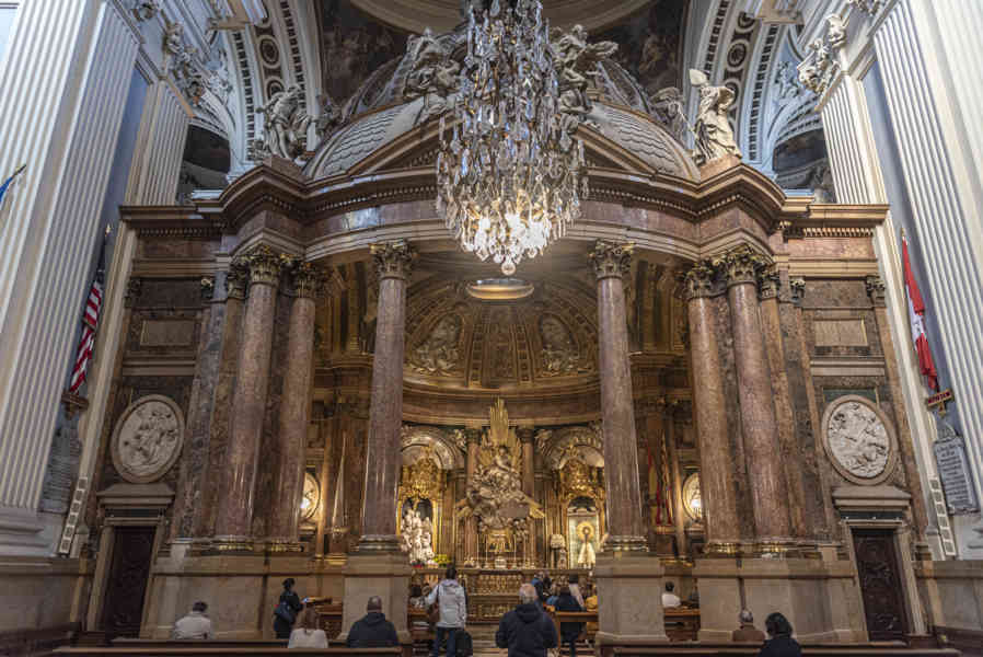 Zaragoza 021 - basílica de Nuestra Señora del Pilar - Santa Capilla de la Virgen del Pilar.jpg